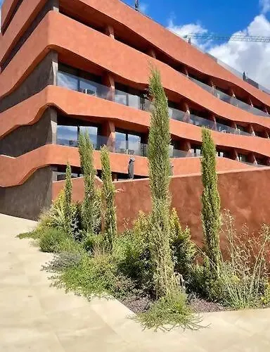 Resort Y Piscina Junto A La City